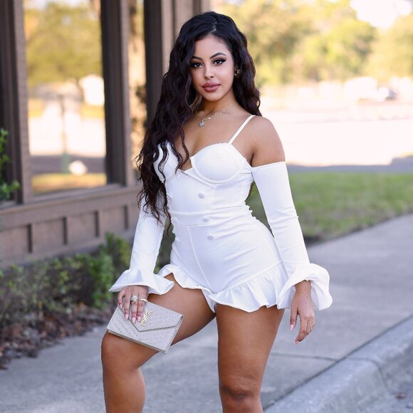 Injoo Semi-Stretch Off Shoulder Adjustable strap Romper - Picture 3 of 4